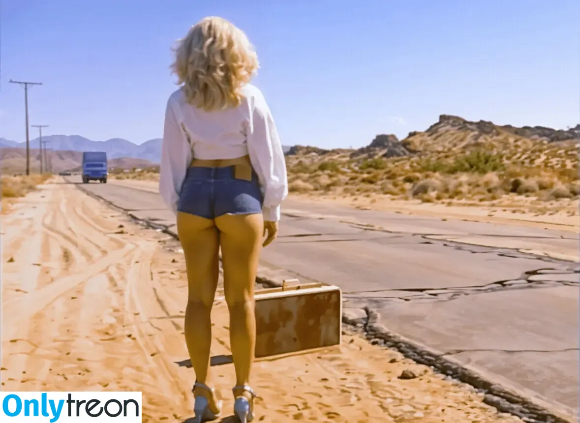 Sabrina Carpenter nude photo #5734 (sabrinacarpenter)