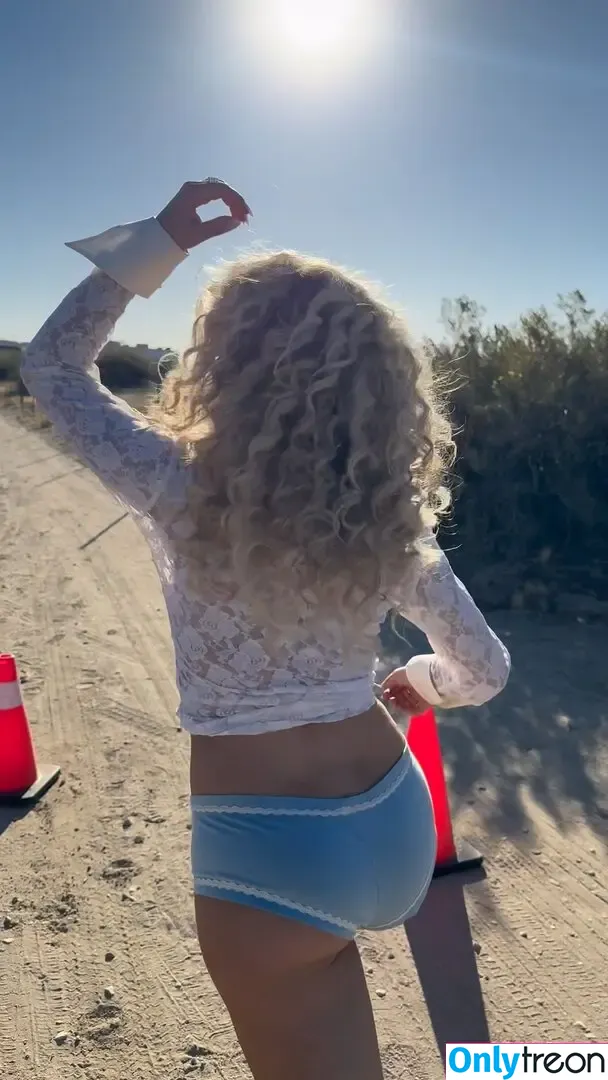 Sabrina Carpenter nude photo #5749 (sabrinacarpenter)