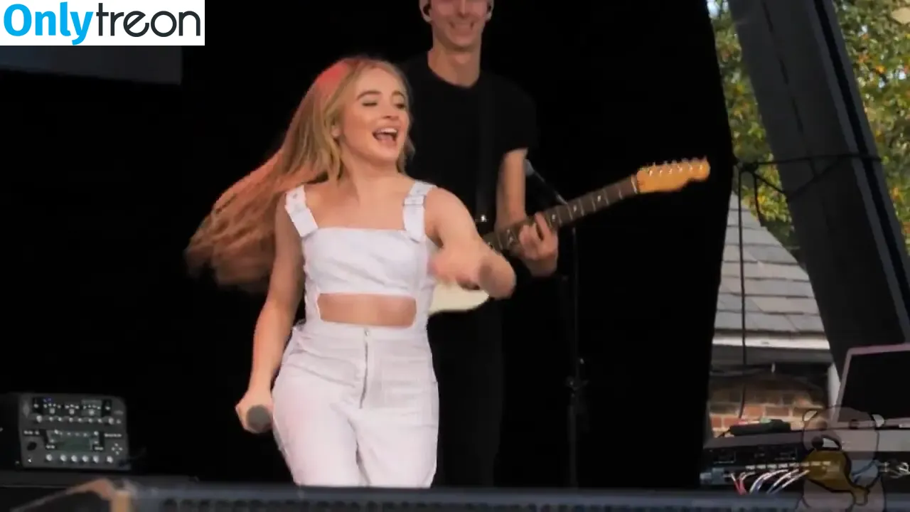 Sabrina Carpenter nude photo #5860 (sabrinacarpenter)