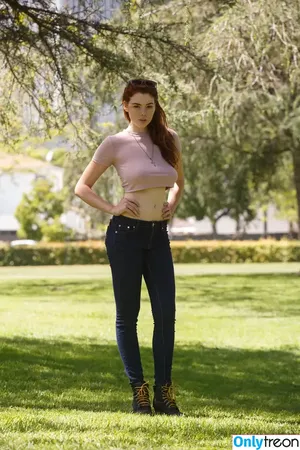 Sabrina Lynn / itssabrinalynn nude photo #0593
