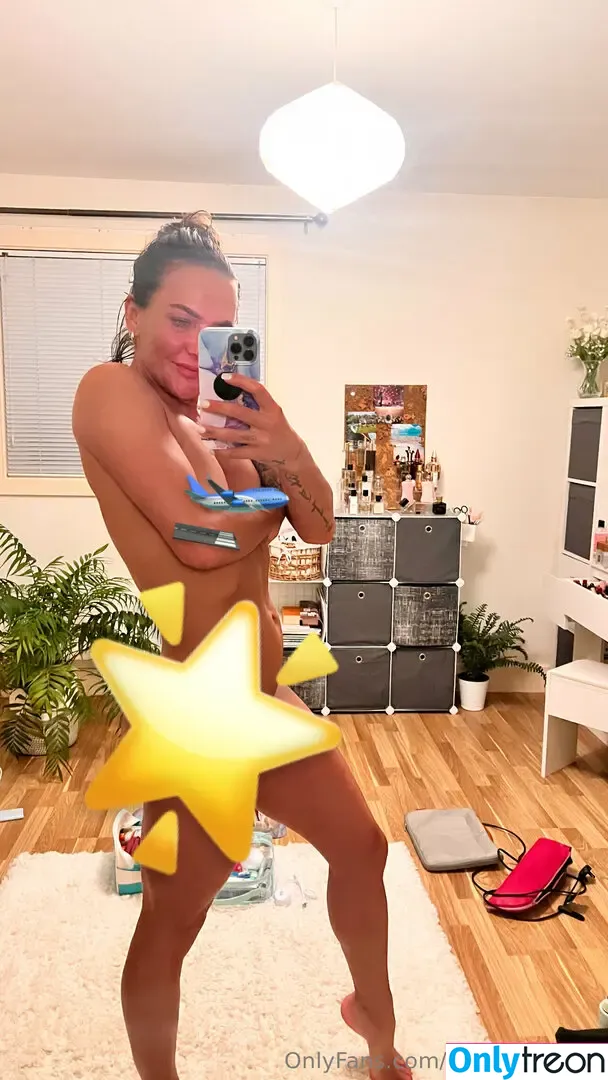 Sadie Gibbs nude photo #0227 (sadiegibbs / thesadiegibbs)