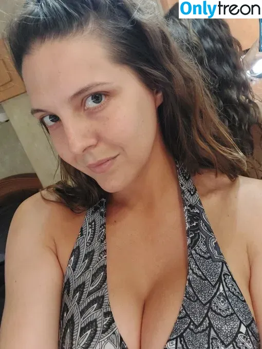 Sadie Holmes nude photo #0053 (sadieholmes / sillysadieholmes)