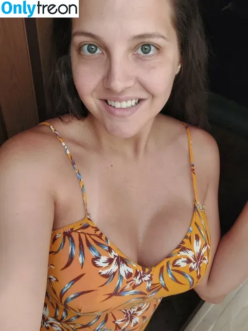Sadie Holmes nude photo #0055 (sadieholmes / sillysadieholmes)
