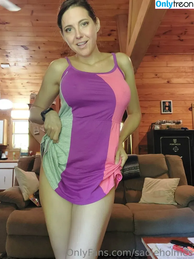 Sadie Holmes nude photo #0264 (sadieholmes / sillysadieholmes)
