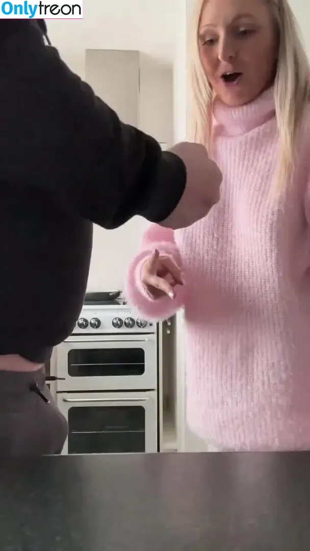 Saffronleigh nude photo #0148 (Saffronleighx / saffronleighhh)