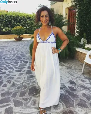 Saira Khan / iamsairakhan / sairasbum nude photo #0552