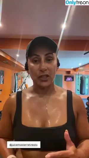 Saira Khan / iamsairakhan / sairasbum nude photo #0697
