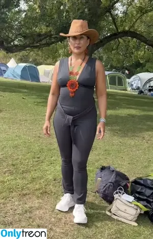 Saira Khan / iamsairakhan / sairasbum nude photo #0784