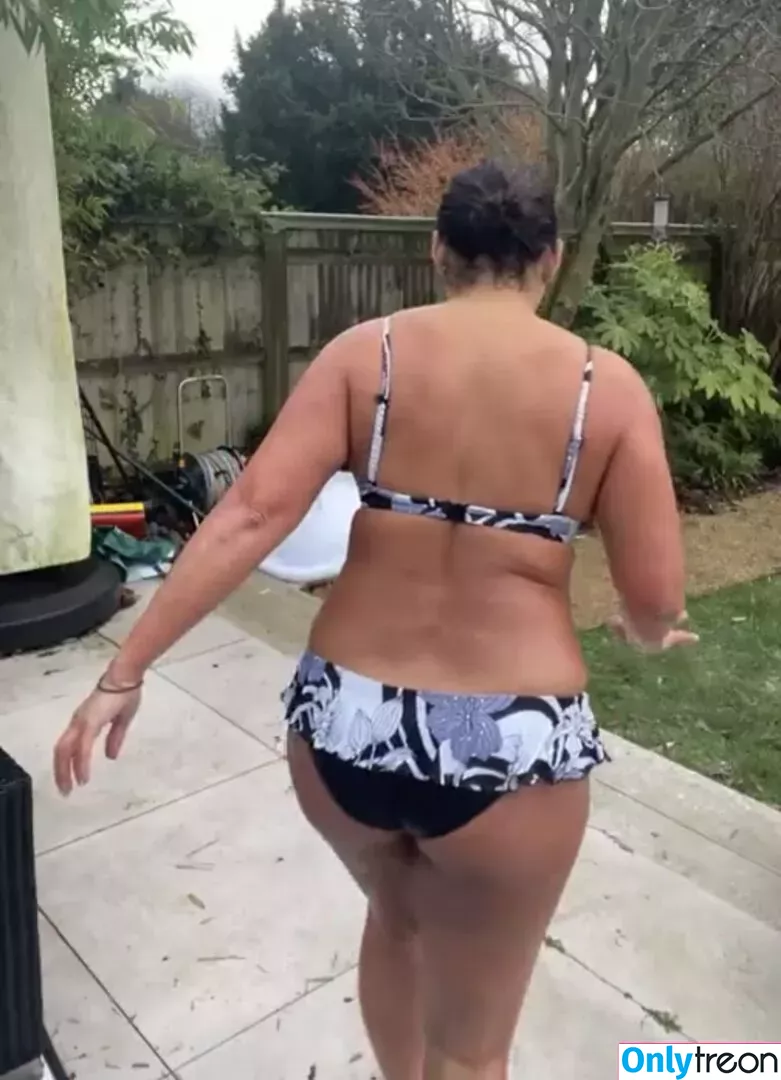 Saira Khan nude photo #0247 (iamsairakhan / sairasbum)