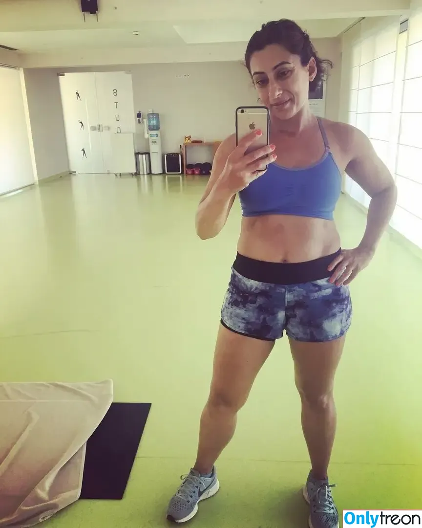 Saira Khan nude photo #0516 (iamsairakhan / sairasbum)