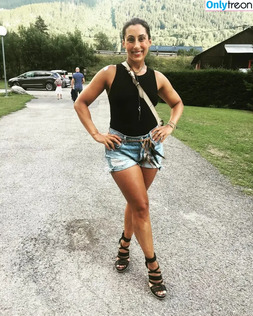 Saira Khan nude photo #0521 (iamsairakhan / sairasbum)