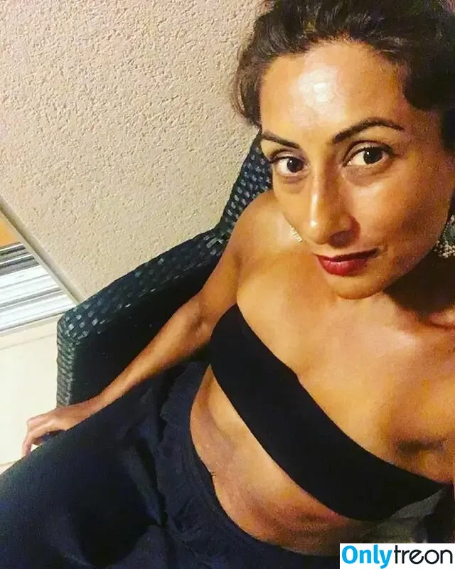 Saira Khan nude photo #0540 (iamsairakhan / sairasbum)