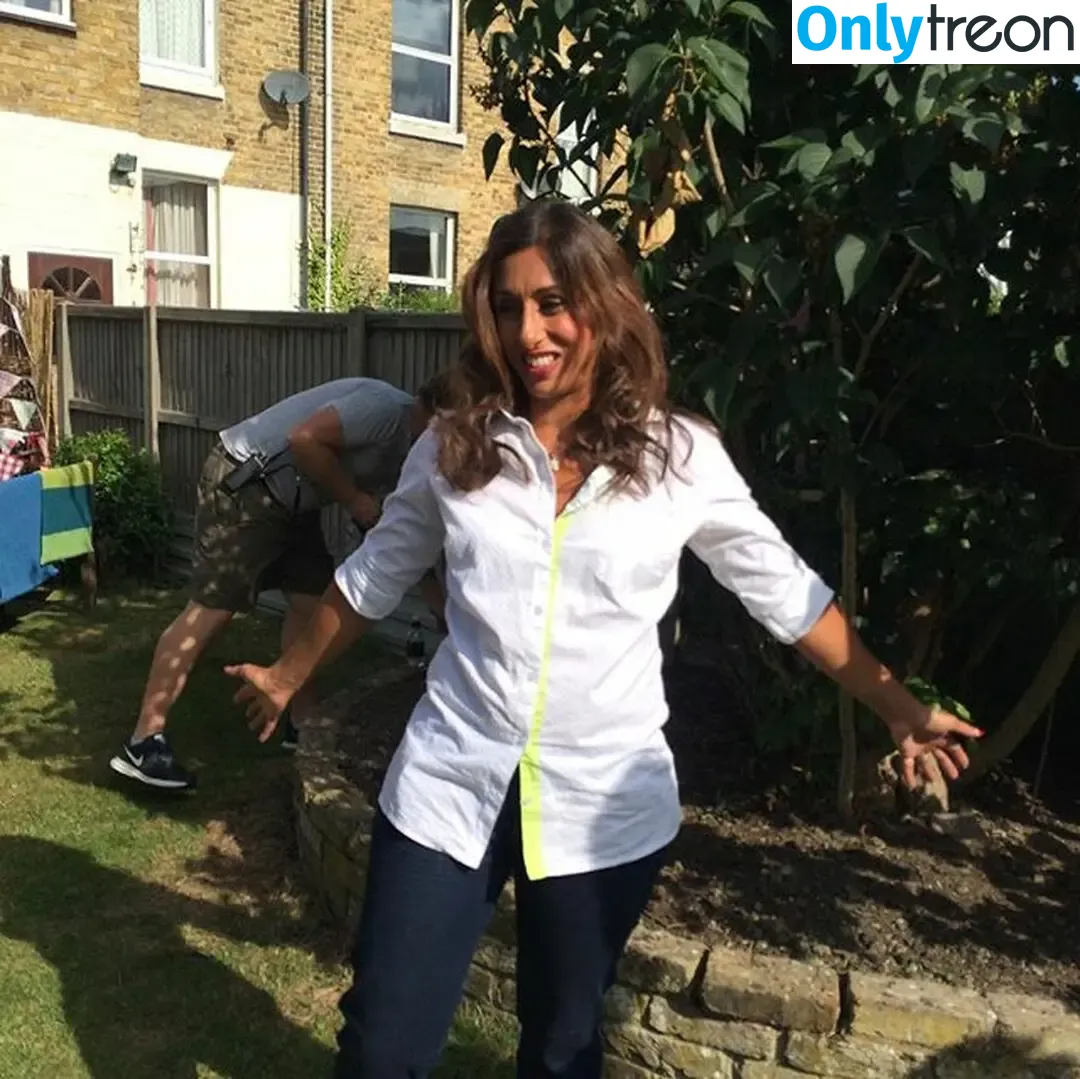 Saira Khan nude photo #0572 (iamsairakhan / sairasbum)