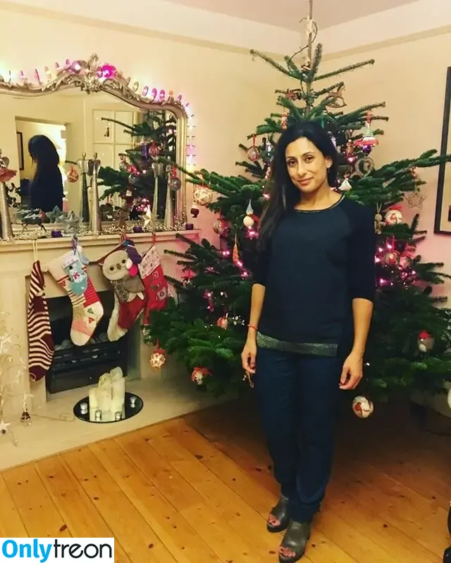 Saira Khan nude photo #0584 (iamsairakhan / sairasbum)