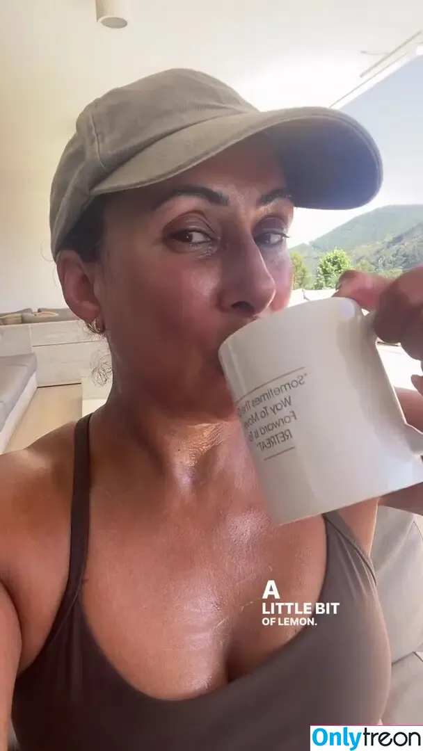 Saira Khan nude photo #0635 (iamsairakhan / sairasbum)