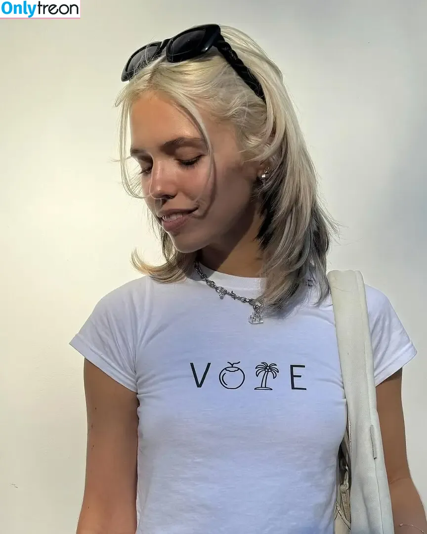 Salem Ilese nude photo #0010 (salemilese / sammylewdski)