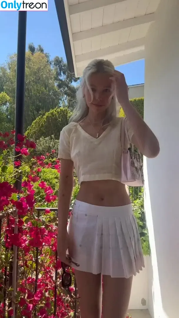 Salem Ilese nude photo #0014 (salemilese / sammylewdski)