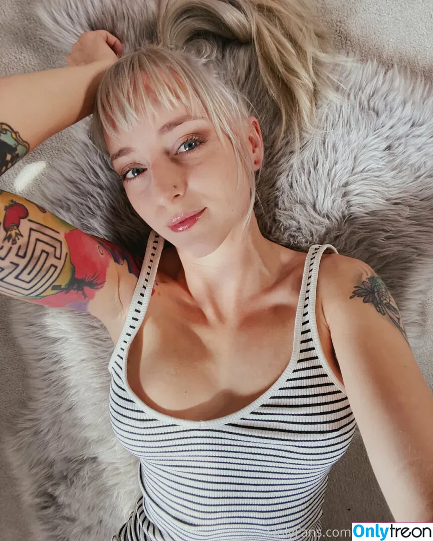 sallyskinkyside nude photo #0116 (salikinsidek_official)