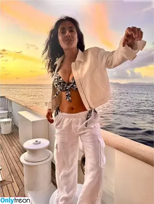 Salma Hayek / salmahayek nude photo #3647