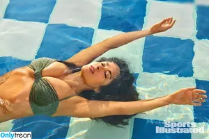 Salma Hayek / salmahayek nude photo #3681