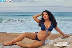 Salma Hayek / salmahayek nude photo #3693