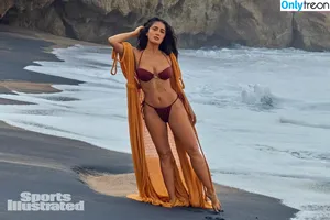 Salma Hayek / salmahayek nude photo #3704
