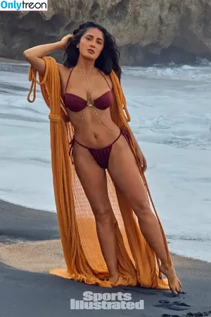 Salma Hayek / salmahayek nude photo #3737