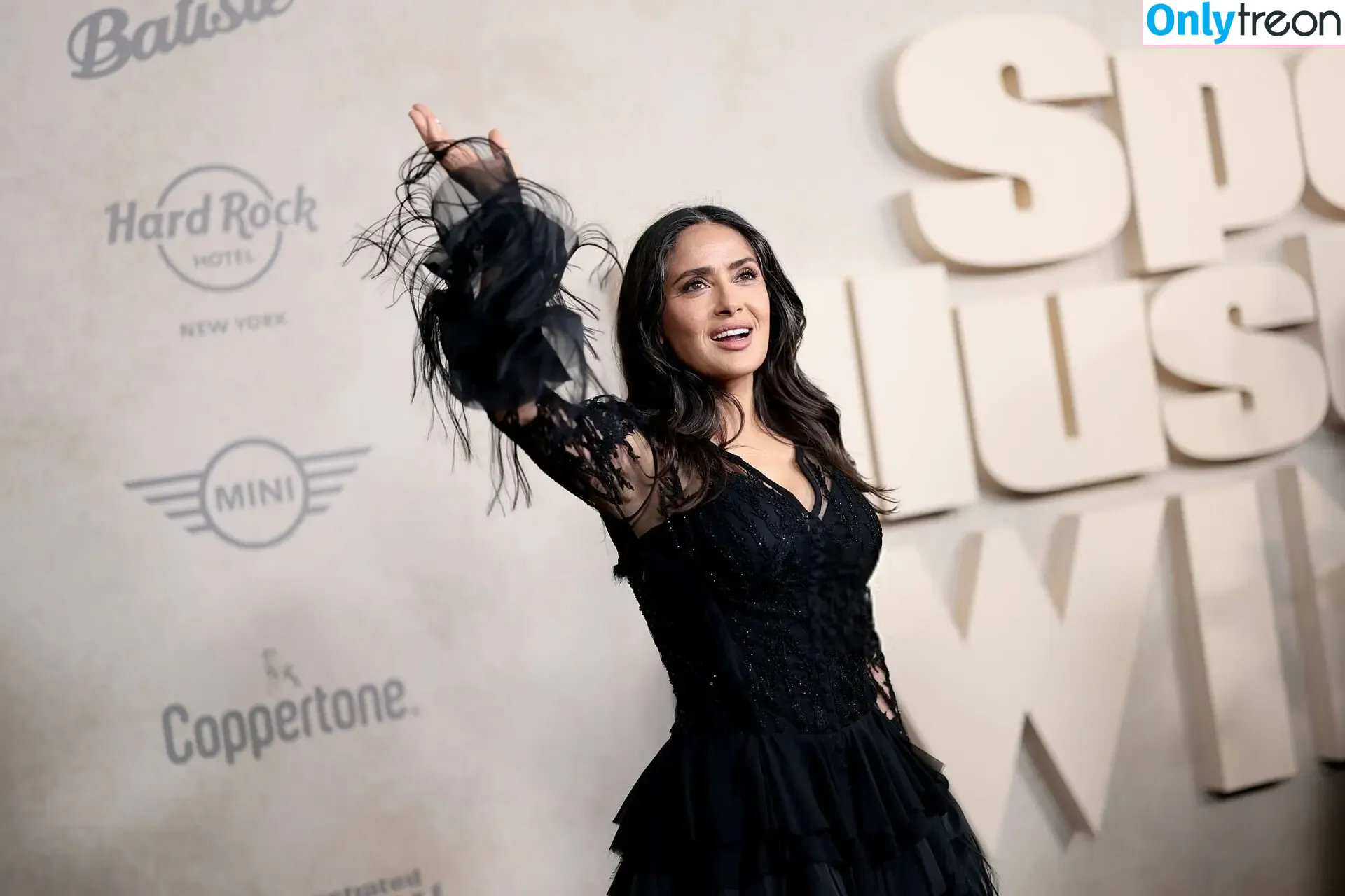 Salma Hayek nude photo #3794 (salmahayek)