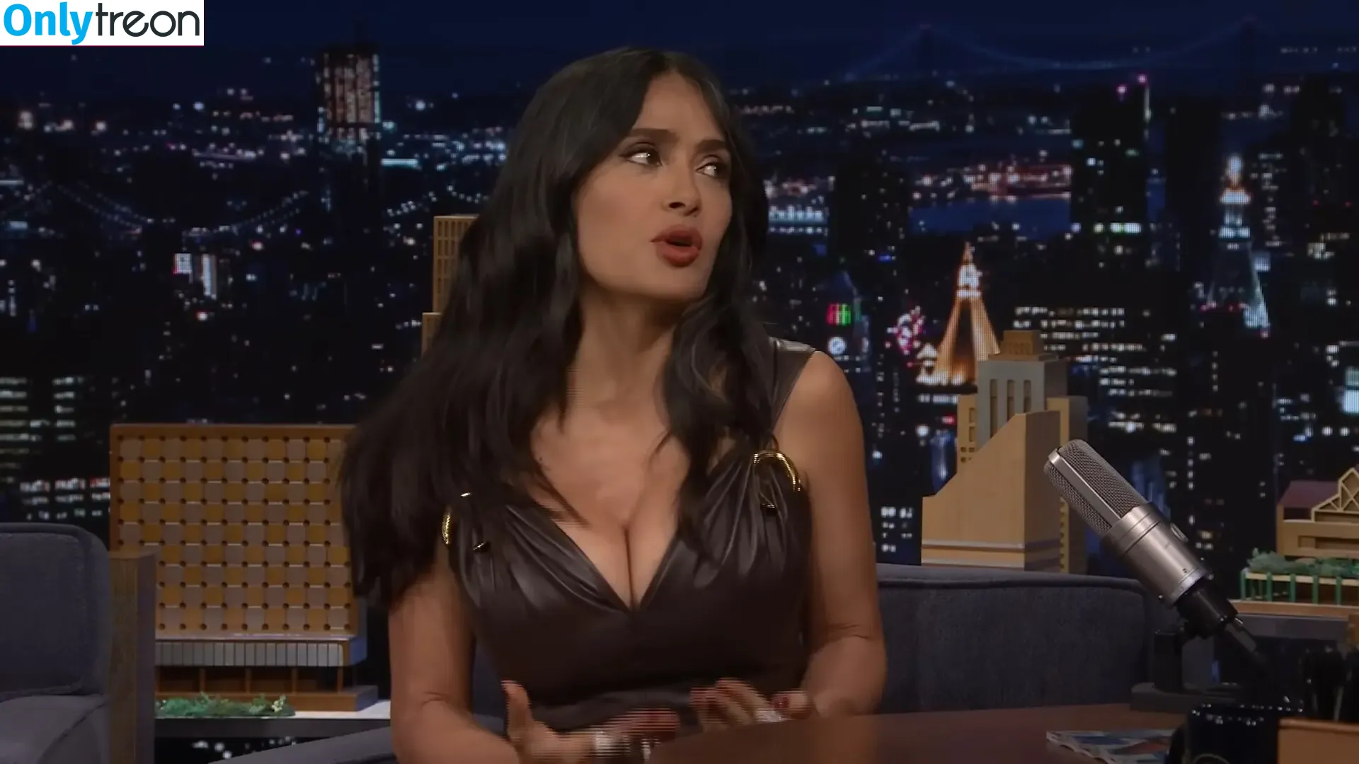 Salma Hayek nude photo #3816 (salmahayek)