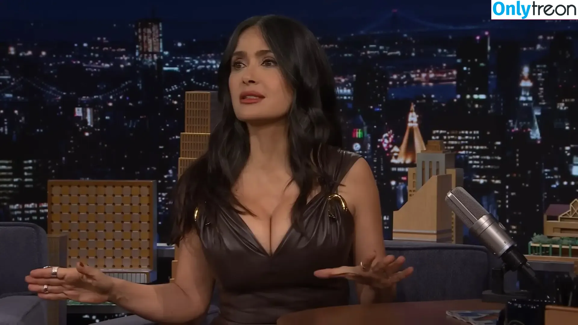Salma Hayek nude photo #3819 (salmahayek)