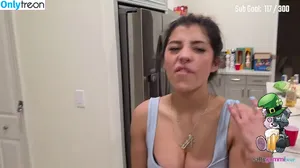 saltygummibear nude photo #0001