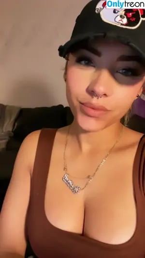 saltygummibear nude photo #0024