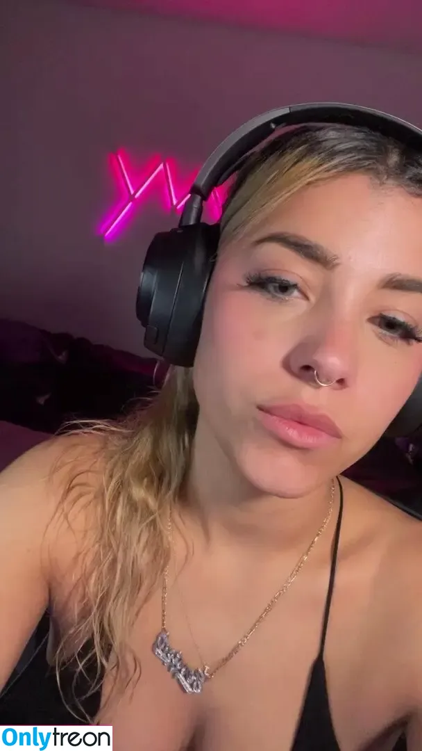 saltygummibear nude photo #0033 (saltygummibear)