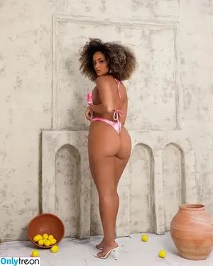 Samara Andrade / samara.andradeofc nude photo #0012