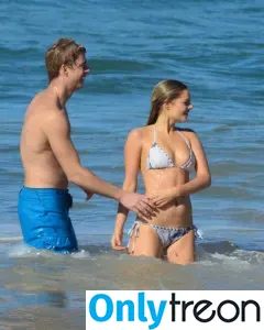 Samara Weaving nude photo #0023 (samweaving)