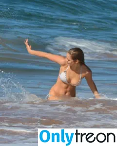 Samara Weaving nude photo #0025 (samweaving)