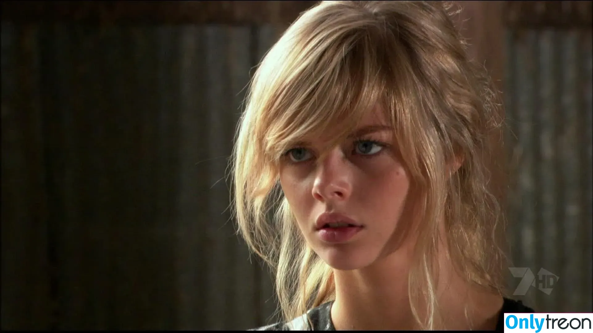 Samara Weaving nude photo #0044 (samweaving)