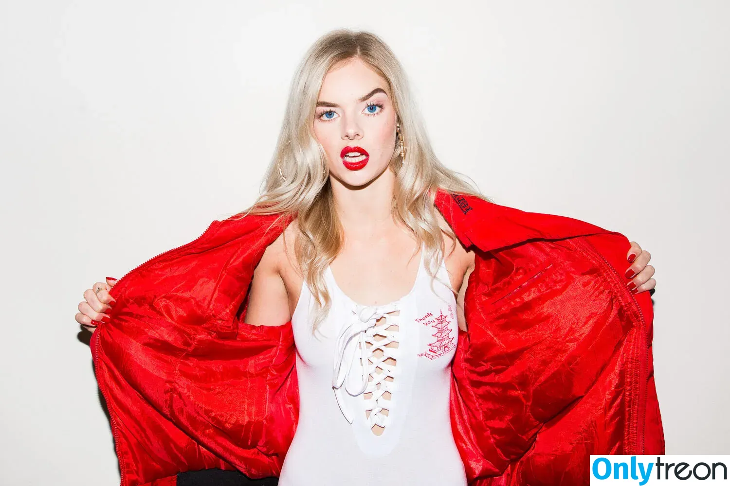 Samara Weaving nude photo #0051 (samweaving)
