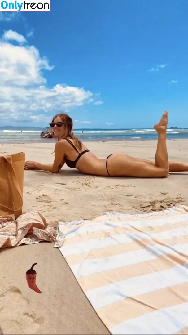 Samara Weaving nude photo #0062 (samweaving)