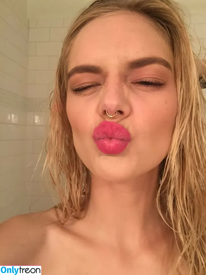 Samara Weaving nude photo #0081 (samweaving)