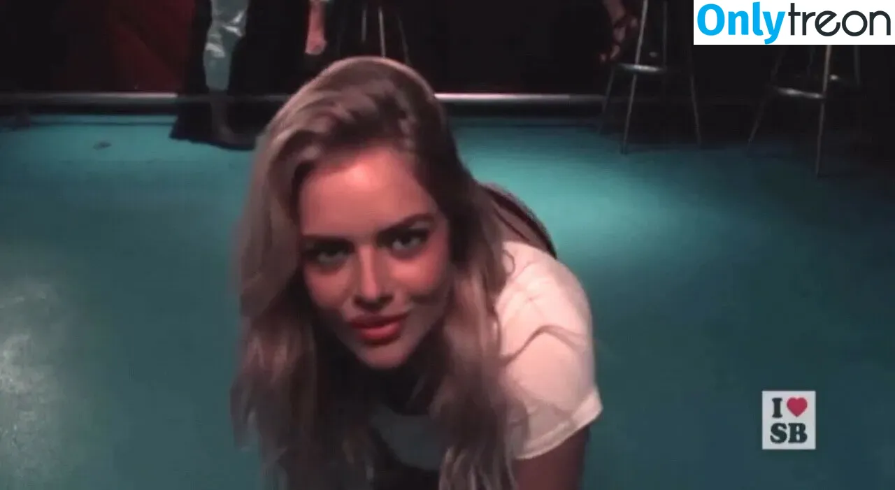 Samara Weaving nude photo #0095 (samweaving)