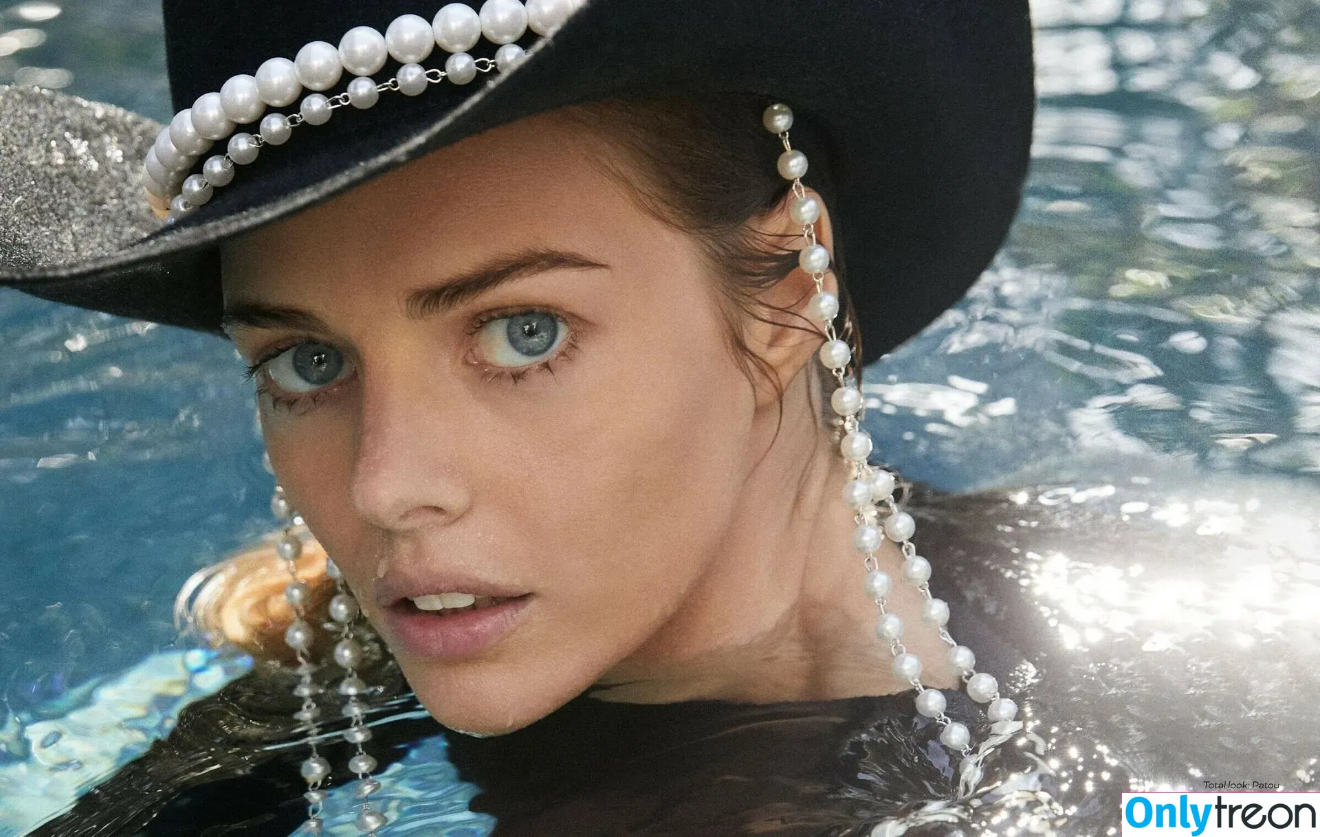 Samara Weaving nude photo #0130 (samweaving)