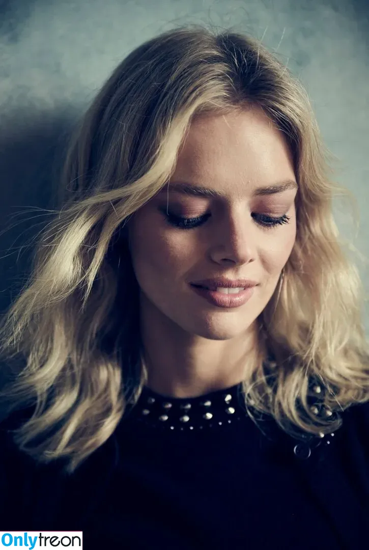 Samara Weaving nude photo #0146 (samweaving)