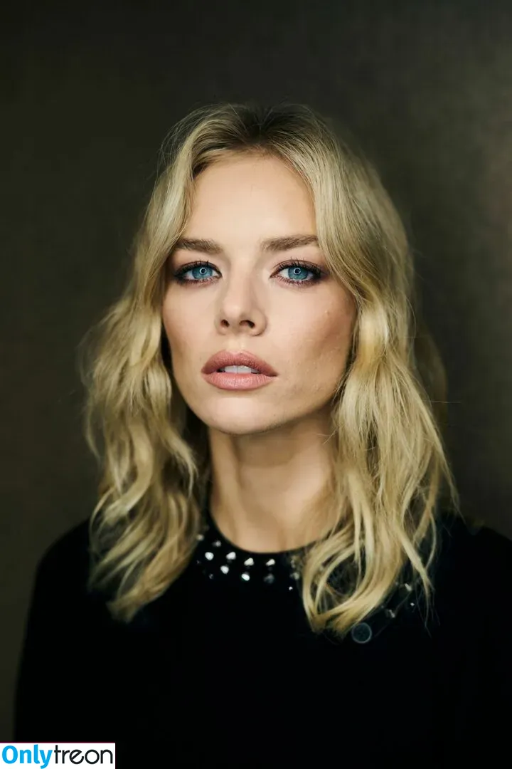 Samara Weaving nude photo #0148 (samweaving)