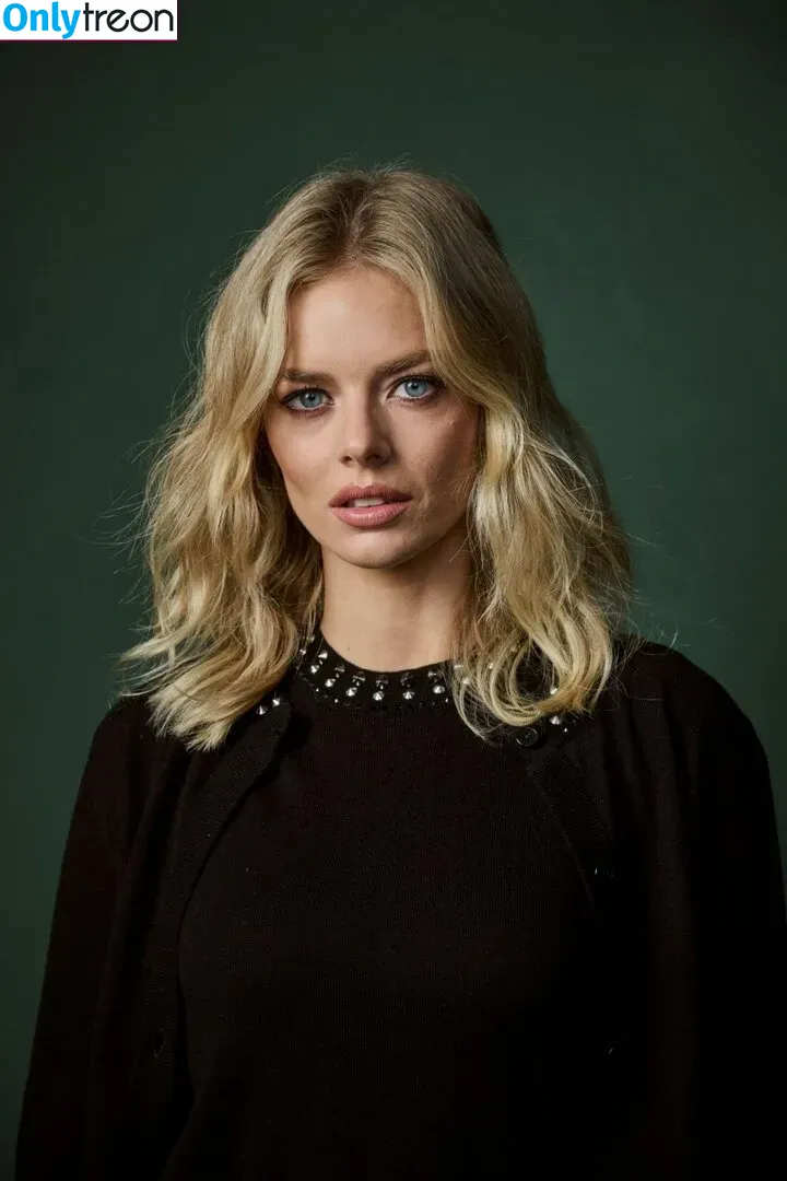Samara Weaving nude photo #0150 (samweaving)