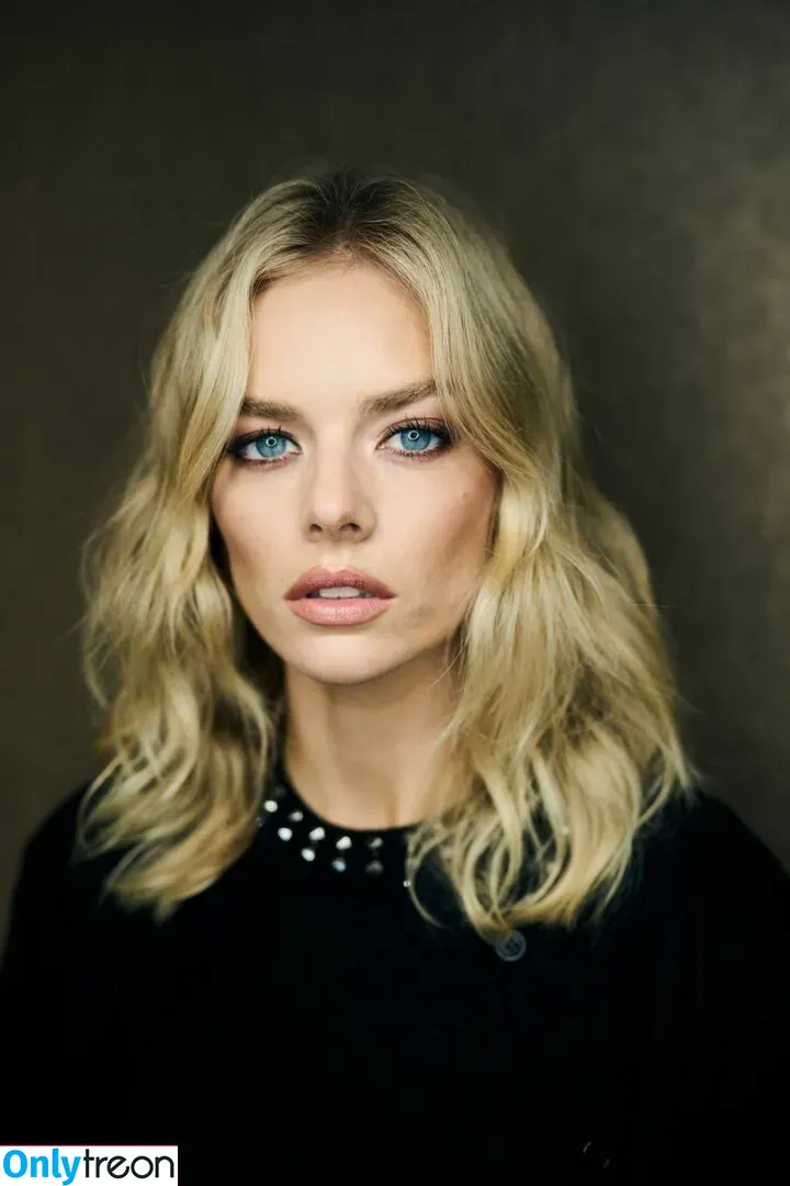 Samara Weaving nude photo #0153 (samweaving)