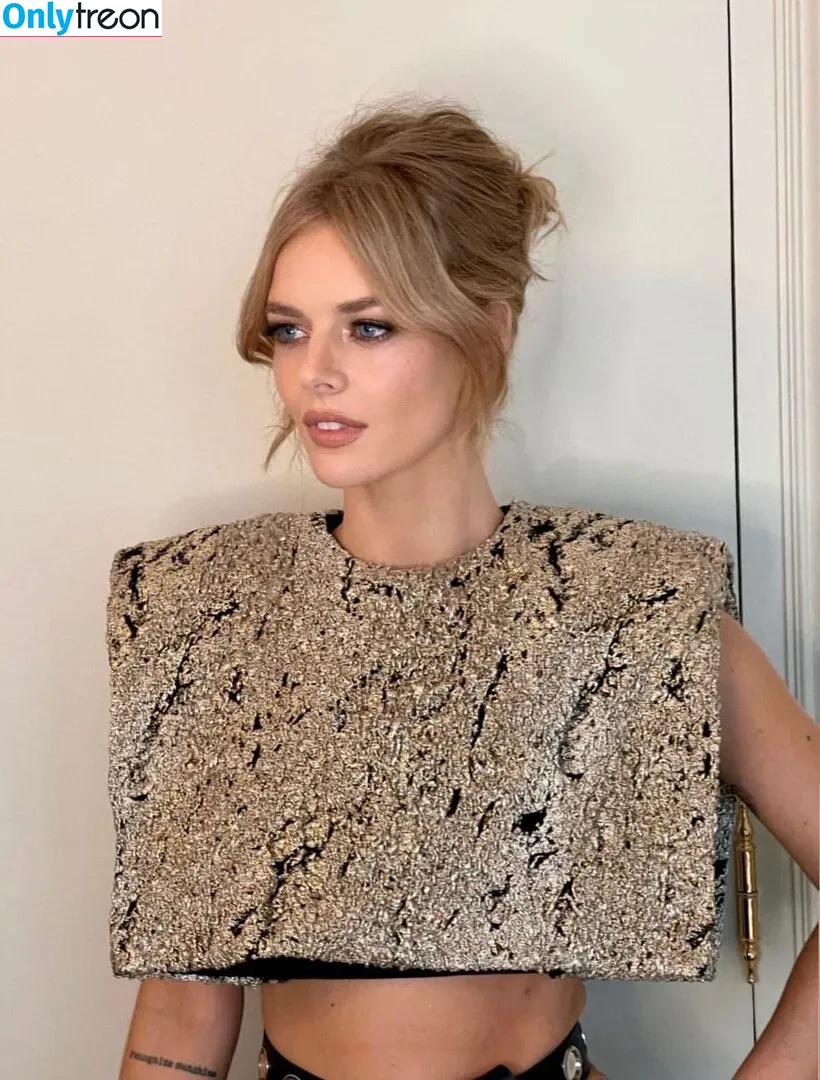 Samara Weaving nude photo #0167 (samweaving)