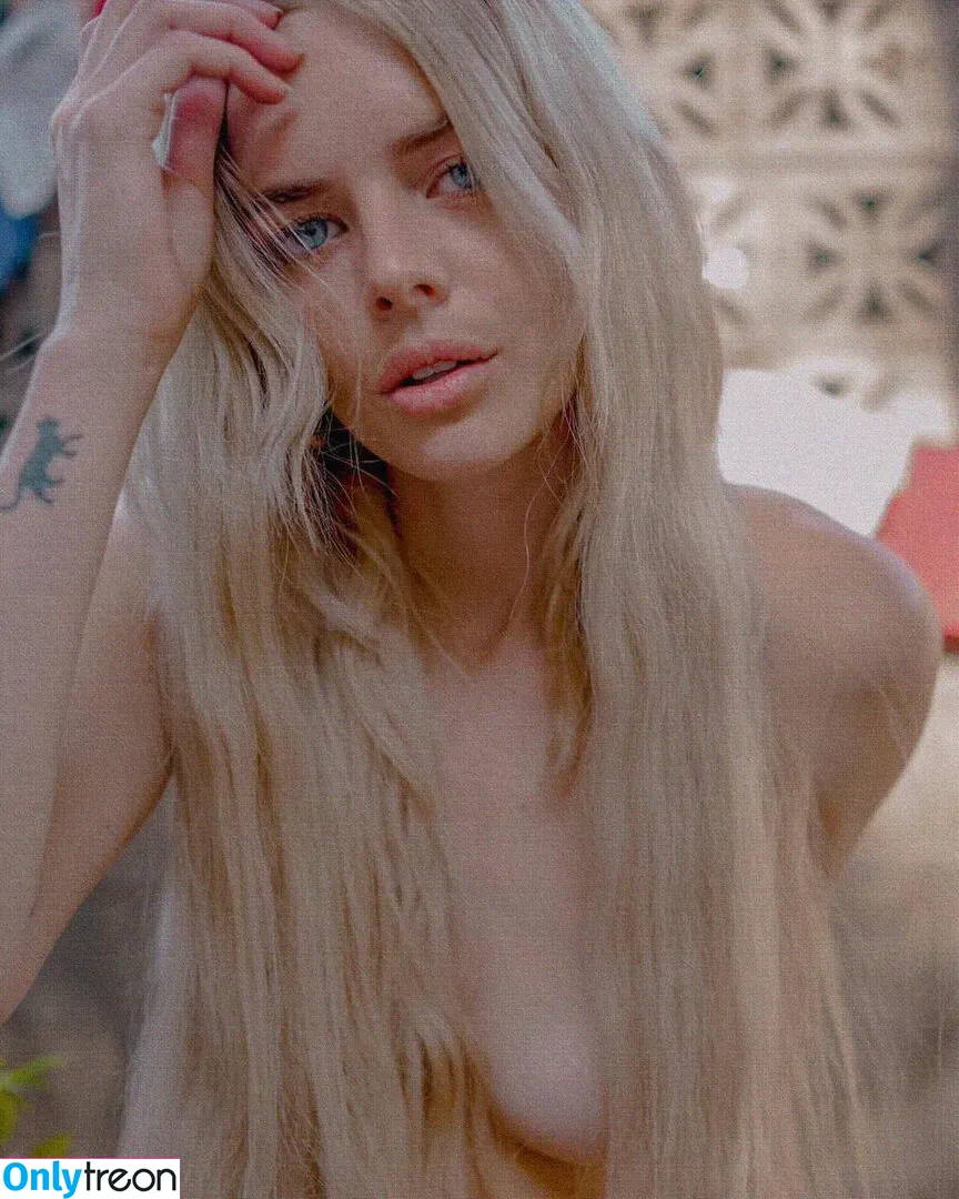 Samara Weaving nude photo #0176 (samweaving)