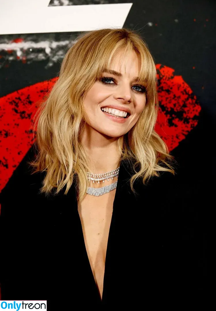 Samara Weaving nude photo #0210 (samweaving)