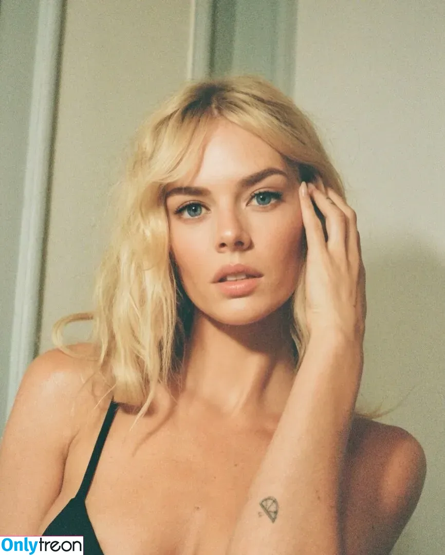 Samara Weaving nude photo #0351 (samweaving)